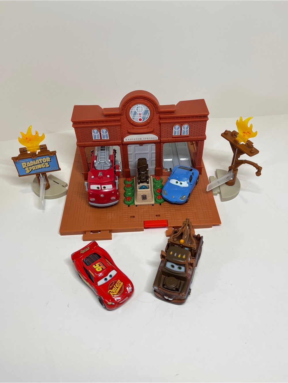 Disney Pixar Cars Reds On The Road Fire Station Truck Playset + Mater Sally Toys